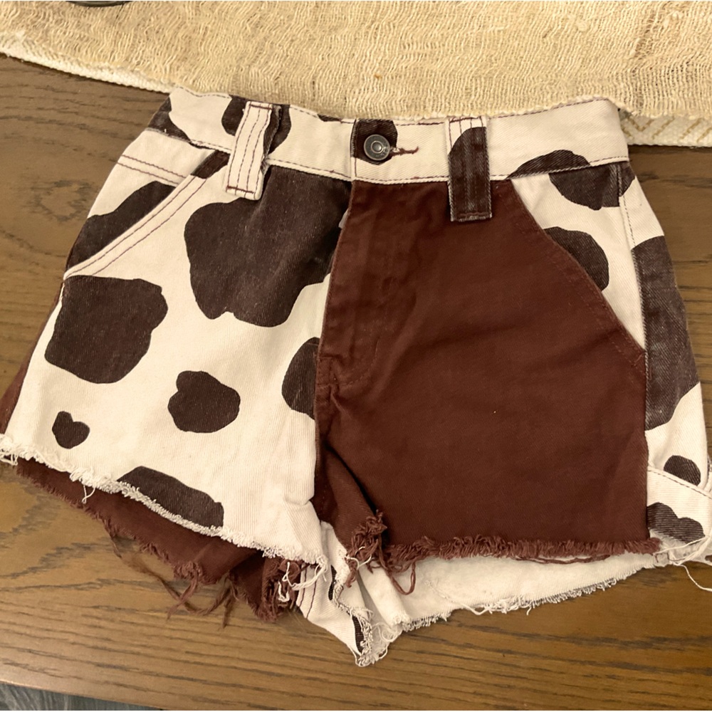 Amazing cow print shorts🤠